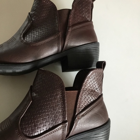 EASY STREET WESTERN STYLE ANKLE BOOTIES - Picture 11 of 12